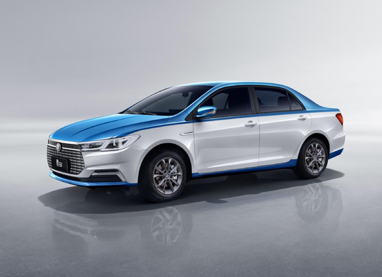 تاکسی الکتریکی خالص BYD Qin EV دارای 450KM و یک بدن دو رنگ است