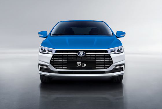 تاکسی الکتریکی خالص BYD Qin EV دارای 450KM و یک بدن دو رنگ است